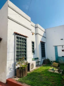 Casa en Venta en Mercedes, Buenos Aires – Centro, 3 Dormitorios con Pileta y Quincho